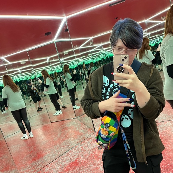 Meet your Posher, Hannah - Picture 1 of 1